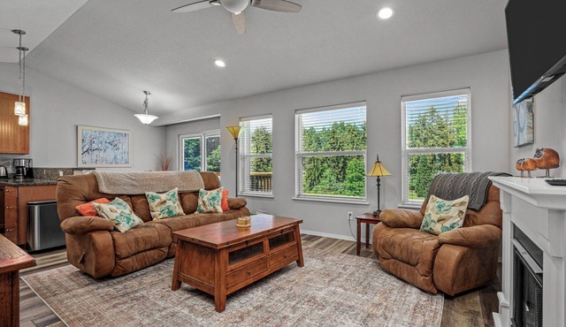 Warm & Welcoming Solar Home on Keizer Quiet Lane