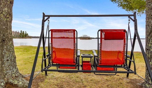 Water's Edge on Island Lake, Heirloom Vacations