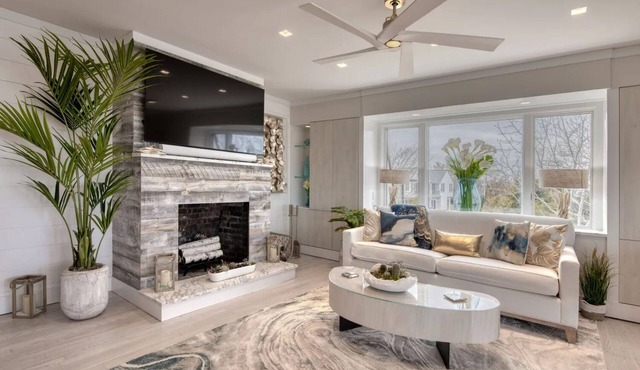 Waterfront 2BR/3BA Sag Harbor Village Rooftop Penthouse
