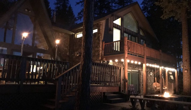 Waterfront Cabin with Exquisite Views and the perfect location in Kalispell