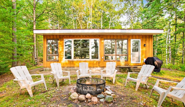 Waterfront cottage on Nose Lake with 270-degree lake view, dock & firepit
