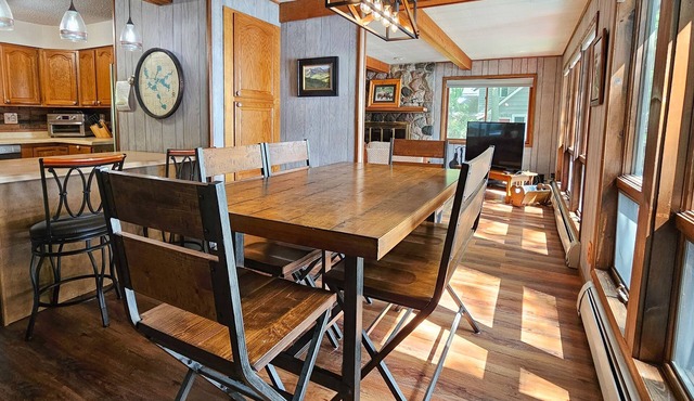 Waterfront home between 2 lakes w/heated porch, dock & kayaks in Manitowish Waters
