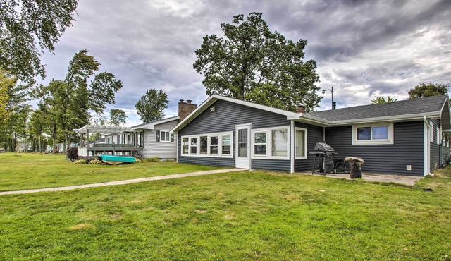 Waterfront Houghton Lake Cabin w/Private Dock
