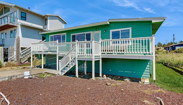 Waterfront house with ocean views and gorgeous sunsets dog friendly