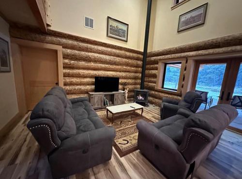 Waterfront Log Cabin - Sunriver