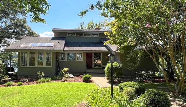 Waterfront, Private Beach, & Dock in Irvington