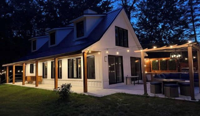 Waterfront Relaxation & Adventure | Albert in Pointe-Fortune
