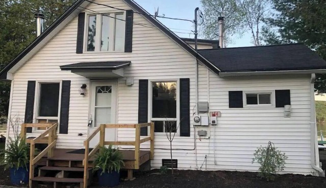 Waterfront relaxation, 3 bedroom lake house in Sinclair