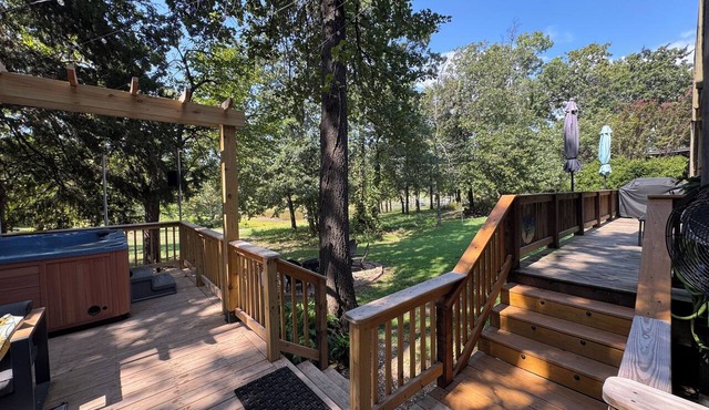 Waterfront Studio with Hot Tub & Fire Pit Sleeps 4