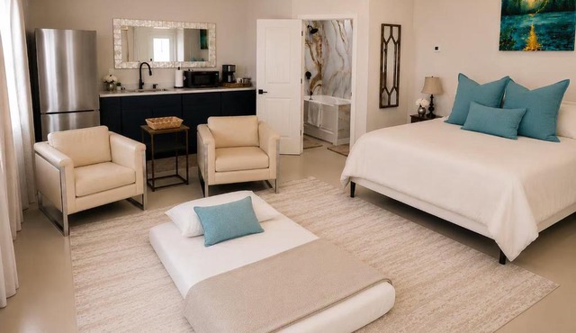Waterfront Suite with Jacuzzi Tub & Fireplace in Hernando Beach