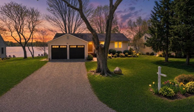 Waterfront swim access Newly built 4BR/3BA sleep 8 Dedicated workspace fast WiFi