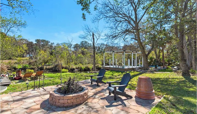 Waterside- Spacious home, Dock, Bunks -Sleeps 13