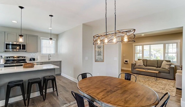 Webster Ave · Close to entertainment, shopping and restaurants
