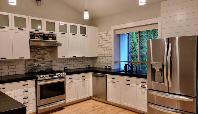 Welcome to a 3-bedroom pet friendly house in adorable Happy Valley