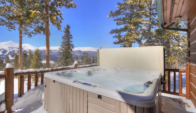 Welcome to Lucky Us Cabin! Private + Close to Town in Breckenridge