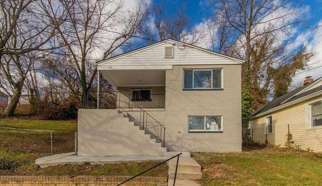 Welcoming 3-bedroom house with Metro Access and Off Street Parking in Capitol Heights