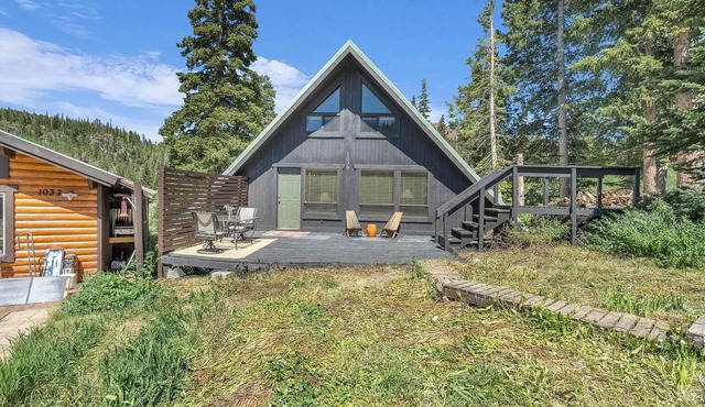 Welcoming, quaint A-frame cabin with WiFi in charming Brian Head