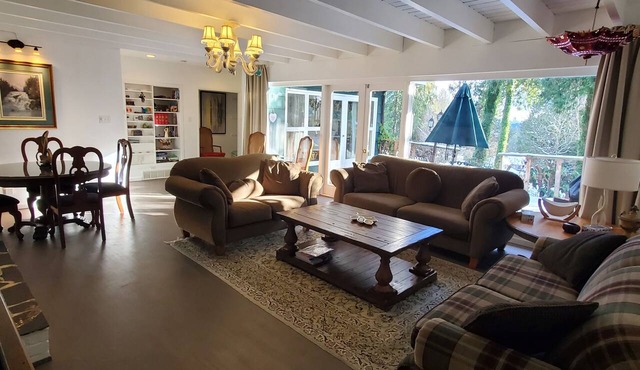 West Vancouver 5BR/4BA House | Patio · Garden & BBQ in West Vancouver