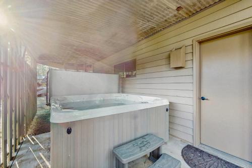 Whimsical tree-lined stay with wood stove AC shared amenities and large deck