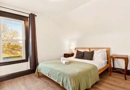 Whirlpool by the Niagara River Free Wifi & Parking