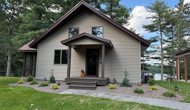 WhistleHaven A cozy lakeside 3-bedroom, 2 bathroom cabin on Prairie Lake, Chetek