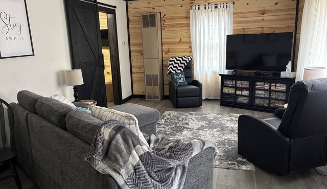 Wifi, AC, Kayaks, 2-Minute Walk to Dock
