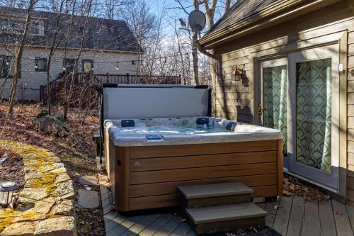Wintergreen springJacuzzifirepitpool access