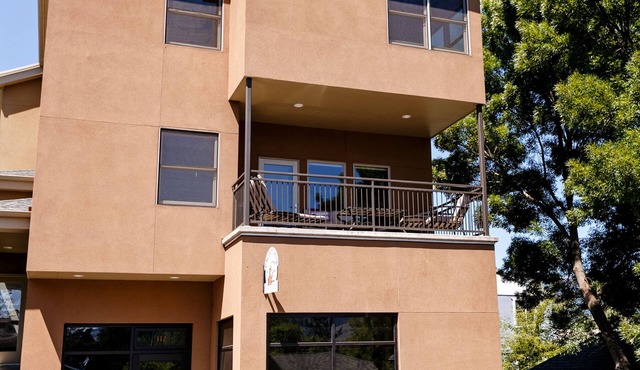WONDERFUL Downtown Condo with everything in the heart of Hood River