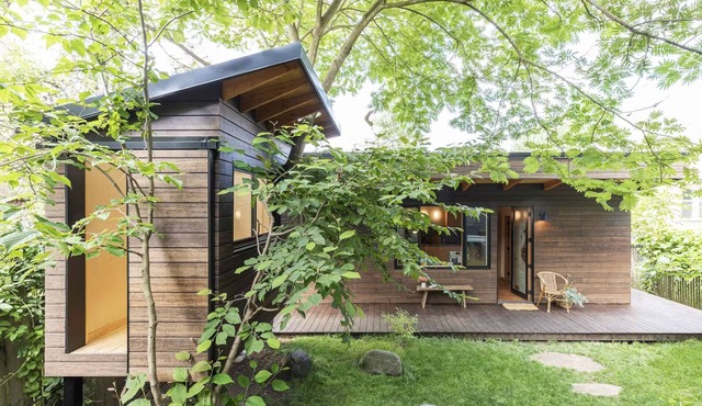 Woodsy minimal backyard micro home Close in NE Portland with lux detailing