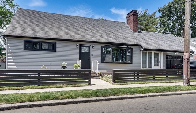 Work & Play in Baldwin! Cozy Apartment w/ Grill