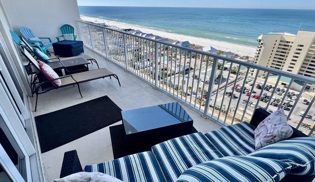 WOW! Loaded Family Condo; 17 Floor Gulf View-EZ walk to Beach #SkyHighBeachVibes