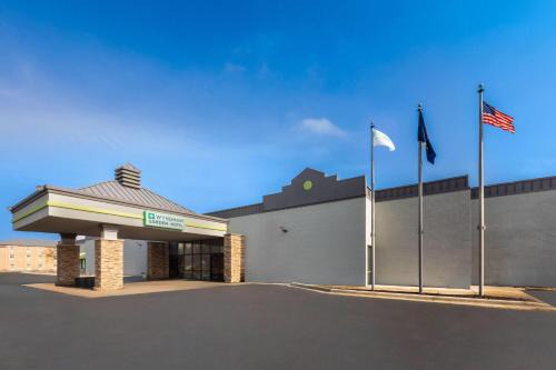 Wyndham Garden Detroit Metro Airport