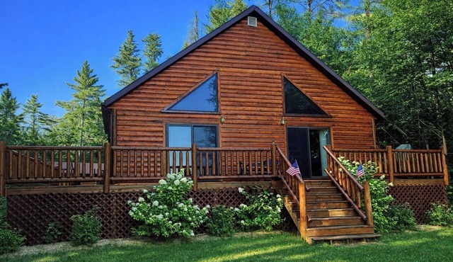 Year-Round Cabin Rental ~ Gorgeous Lakefront Property Nestled In The Woods