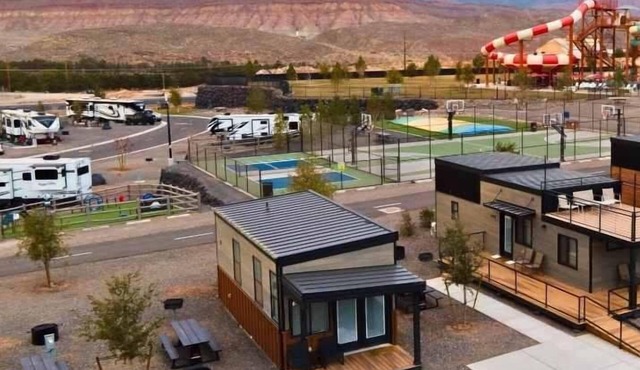 Yogi Bear Glamping Cabin 2 Bedroom/ Full Bath Sky Deck - Over 800 sq. ft. - 2 Bedroom/2 Bath with Skydeck and kid's loft area