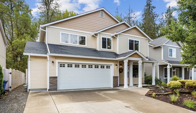 Your home away from home.recently renovated, sleeps 9-10!