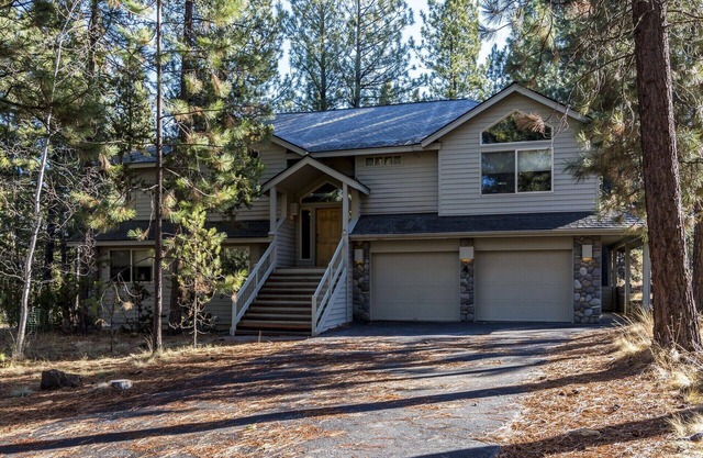 4 Bed 4 Bath 3 masters, 10 Shark Passes Included With Rental