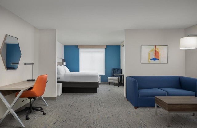 Holiday Inn Express Suites Ihg Hotel 
