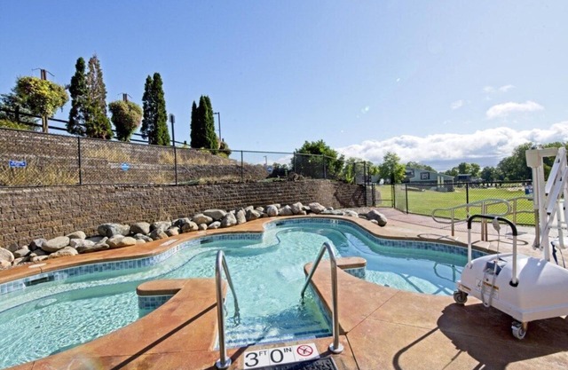 Sprightly Christmas Mountain Village, 2 Bedroom Villa