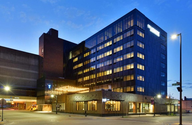 The Lismore Hotel Eau Claire Doubletree 