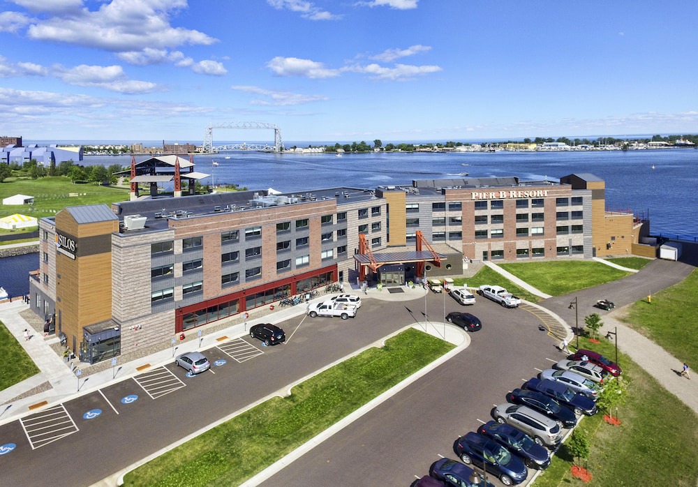 Downtown - Waterfront Hotel | Pier B Resort