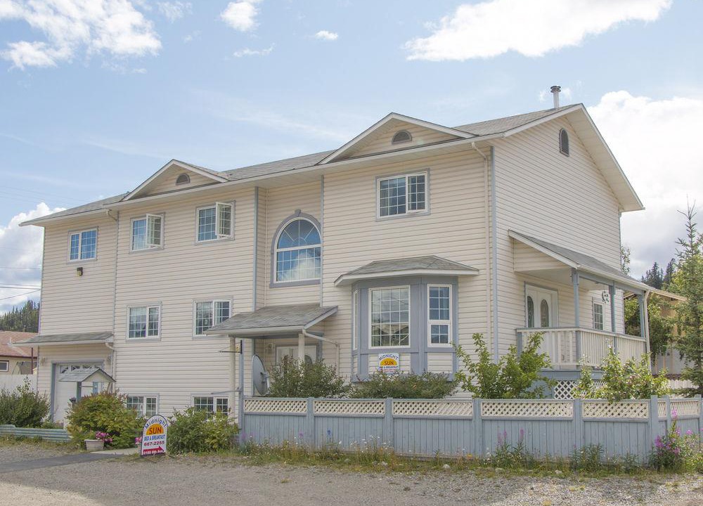 Whitehorse Hotel | Midnight Sun Inn