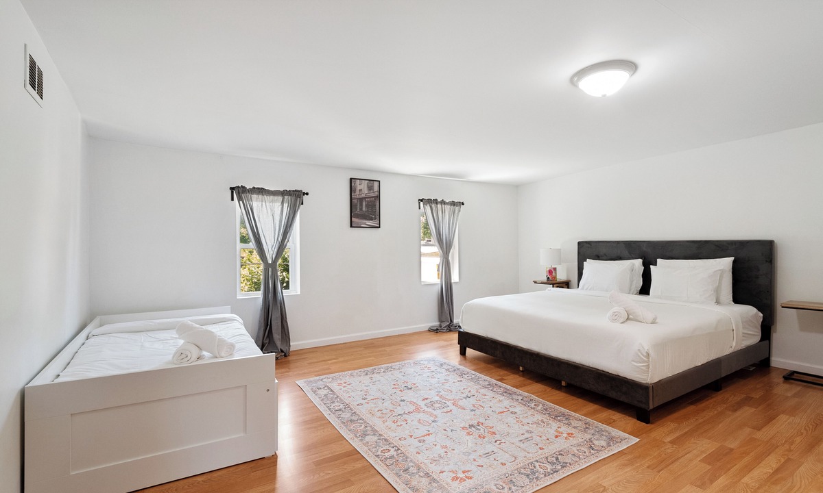 The Gate House | A Cottage in Downtown STL. Sleeps 10