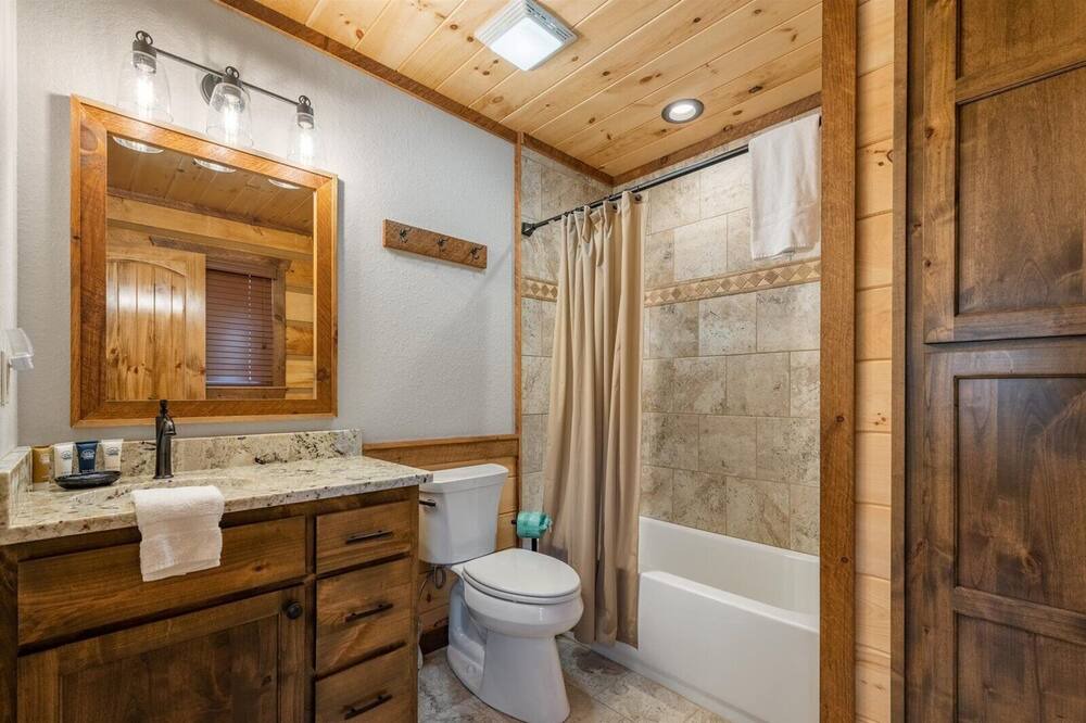 Photo of Bathroom in Raccoon Ridge