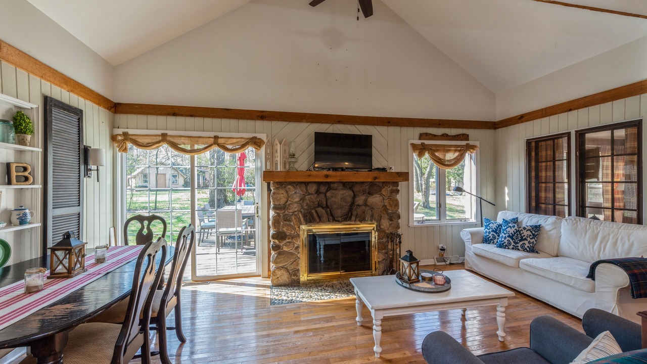 Photo of Livingroom in Michiana Shores