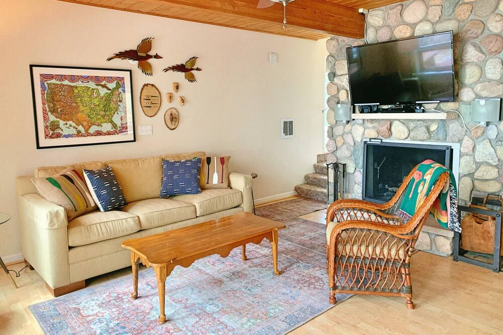 Photo of Livingroom in Ellsworth
