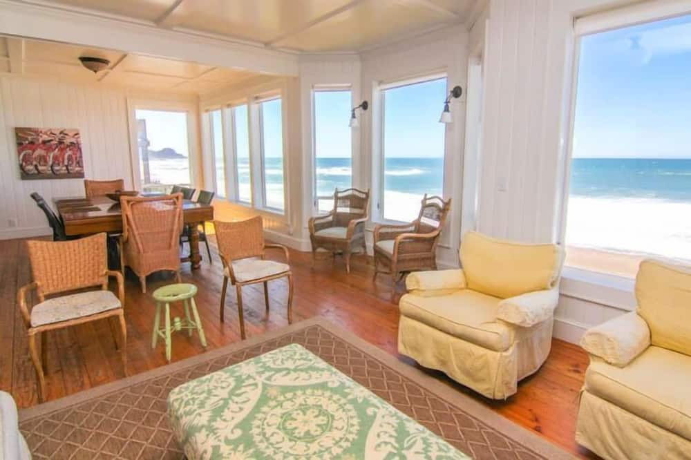 Photo of Livingroom in Lincoln Beach