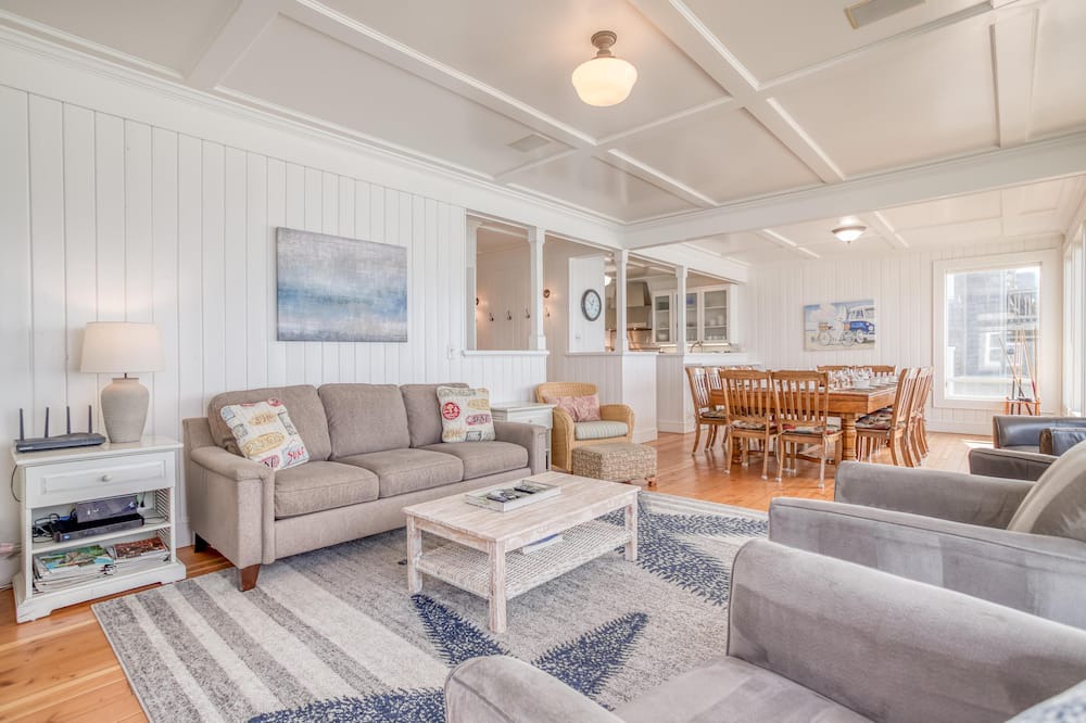Photo of Livingroom in Lincoln Beach