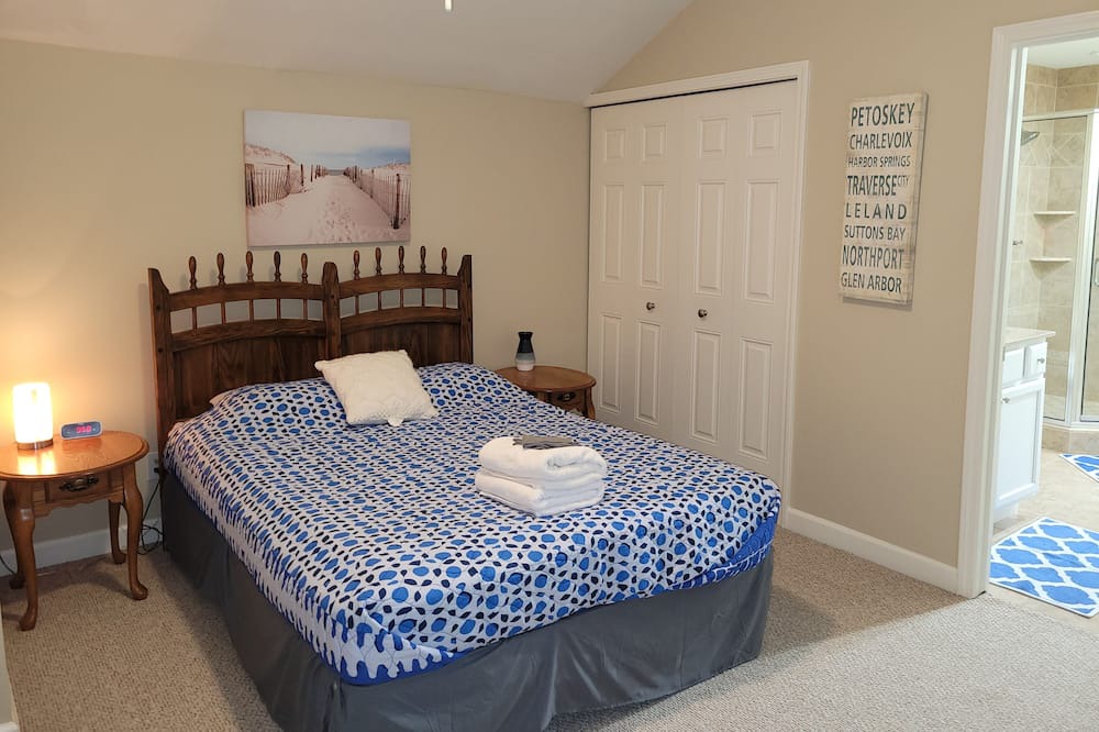 Photo of Bedroom in Acme