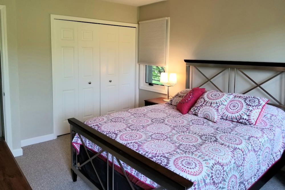 Photo of Bedroom in Acme