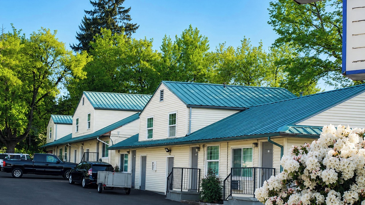 Photo of Others in Multnomah Village
